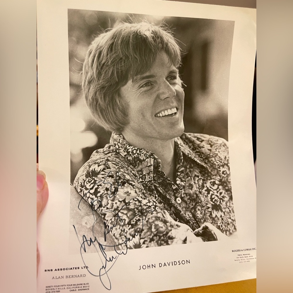 1974 Press Photo Television-nightclub star John Davidson - Autographed